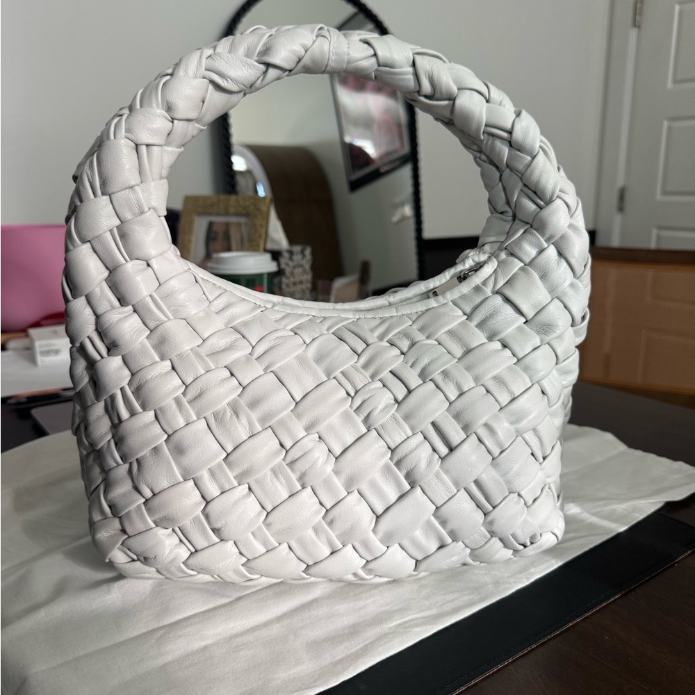 Elegant White Woven Handbag